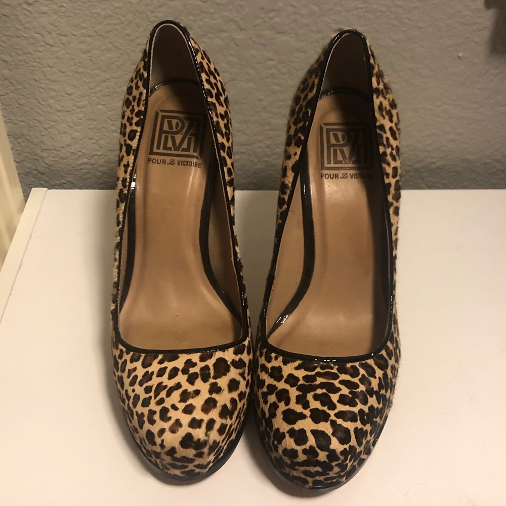 Pour la Victoire Leopard Print Pump
